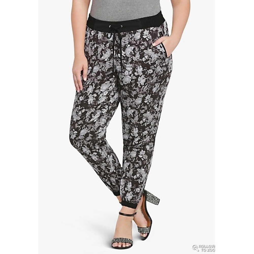 New Torrid Jogger Pants 1 Black Floral Rayon Drawstring Pockets Tapered Leg